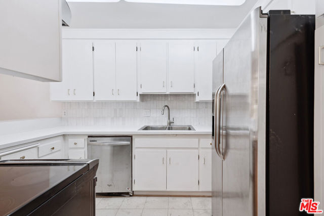 1250 S Beverly Glen Boulevard, Los Angeles CA: https://media.crmls.org/mediaz/3ebd4513-5354-4306-bdff-07a6351f974d.jpg