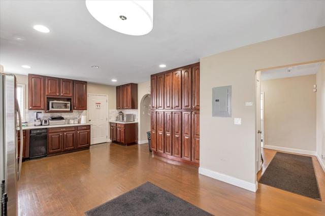 8245 Golf Links Road, Oakland CA: https://media.crmls.org/mediaz/3ebd6ad4-6d1b-4f06-996b-79e21f0a4f9b.jpg