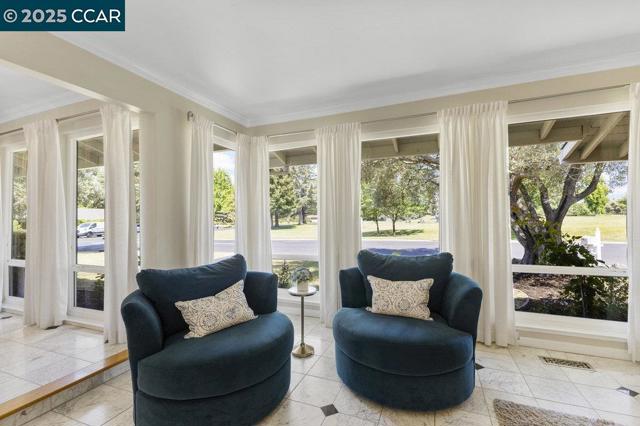 2302 Royal Oaks Dr, Alamo CA: https://media.crmls.org/mediaz/3ebdc600-7f05-44c4-85a0-e118428f2c65.jpg