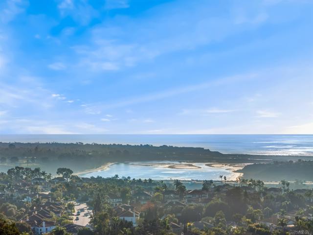 7215 Daffodil Pl, Carlsbad CA: https://media.crmls.org/mediaz/3ebdcbfd-dc37-44dd-877e-4346f217068d.jpg