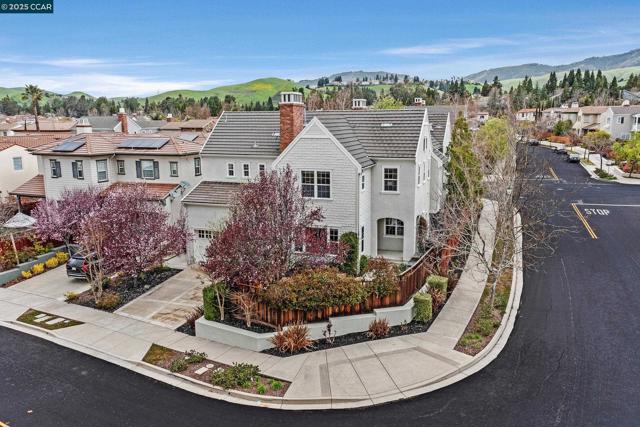 1966 Casablanca St, Danville CA: https://media.crmls.org/mediaz/3ebe5307-29d8-49a3-8b81-17043f4d0291.jpg
