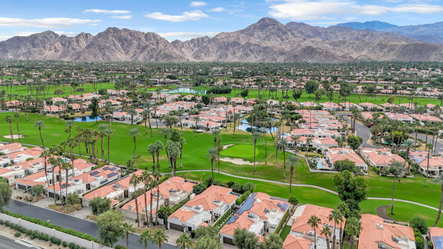 75273 Spyglass Drive, Indian Wells CA: https://media.crmls.org/mediaz/3ebeb09a-5689-4814-9731-8fc73ca6fcad.jpg