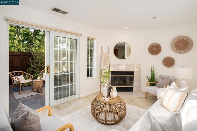 302 Columbia Cir, Benicia CA: https://media.crmls.org/mediaz/3ebeb608-5f69-406e-b3d0-0edf5dec6eb2.jpg