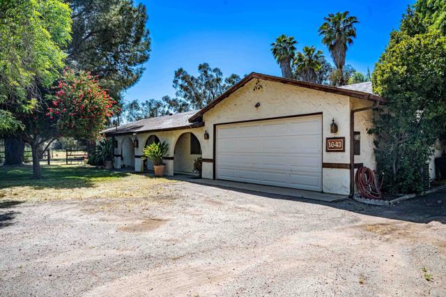 Detail Gallery Image 1 of 24 For 1643 H St, Ramona,  CA 92065 - 3 Beds | 2 Baths