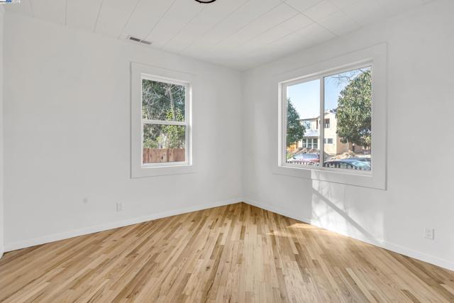 Image 3 of 60 For 207 D St Roseville