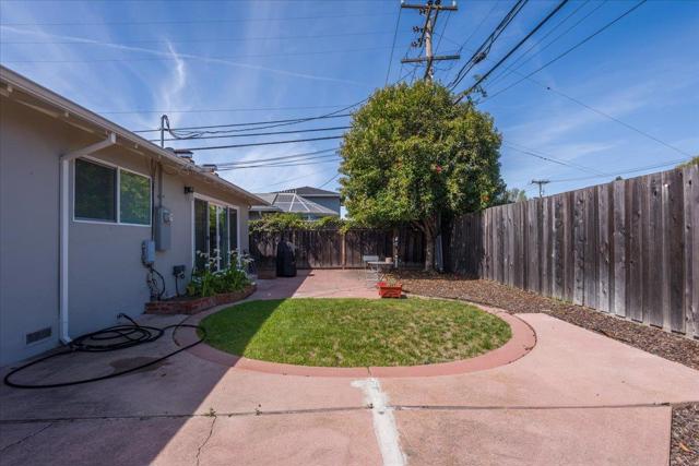 1089 Annapolis Drive, San Mateo CA: https://media.crmls.org/mediaz/3ebf23e0-0f52-4194-bdc7-189df0eb304b.jpg