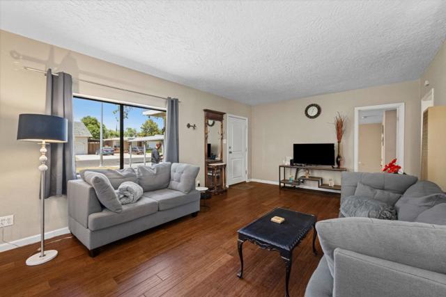 312 Oakshire Avenue, Modesto CA: https://media.crmls.org/mediaz/3ebf47ae-41a4-44a1-9a90-6767104ad051.jpg