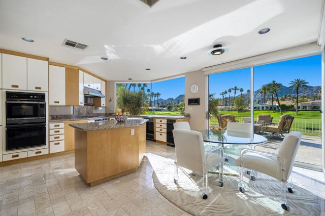 75315 Saint Andrews Court, Indian Wells CA: https://media.crmls.org/mediaz/3ebfa65d-02e3-4461-9374-ae46c83e1627.jpg