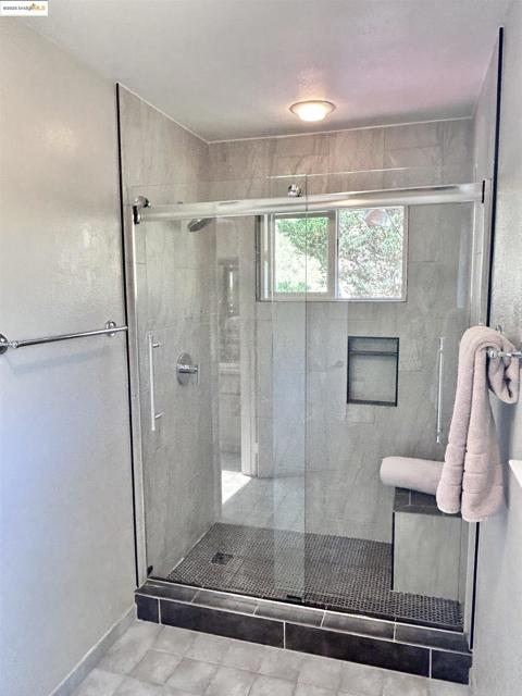 2353 Benham Ct, Walnut Creek CA: https://media.crmls.org/mediaz/3ec07e30-58ae-4ed8-90ce-32df3a18bea1.jpg