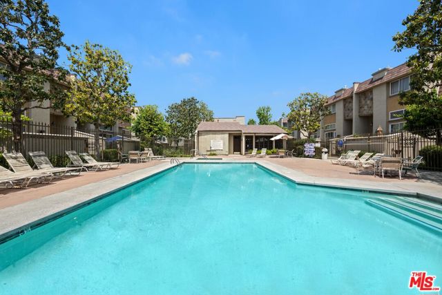 21901 Lassen Street, Chatsworth CA: https://media.crmls.org/mediaz/3ec07f07-d50d-4b18-9f45-7d75c7a9bb15.jpg