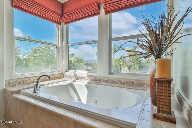 2589 Featherwood Street, Westlake Village CA: https://media.crmls.org/mediaz/3ec0aa22-d99b-466b-af87-ff1feb30bc23.jpg