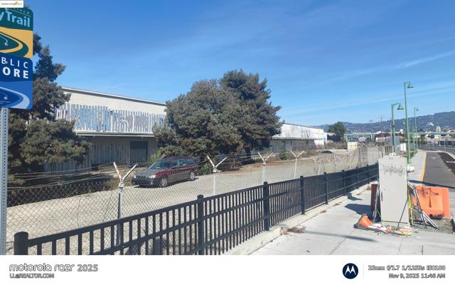 3532 San Leandro St, Oakland CA: https://media.crmls.org/mediaz/3ec12351-b87b-4794-8228-0753819d67de.jpg