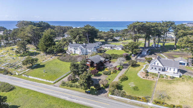 44920 Little Lake Road, Mendocino CA: https://media.crmls.org/mediaz/3ec126c0-c92b-492e-b105-b485cce67a11.jpg