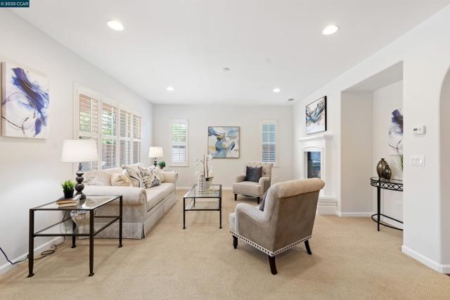 5214 Kenilworth Way, San Ramon CA: https://media.crmls.org/mediaz/3ec16e69-b8ad-4dbc-b11b-3d9072c4b3db.jpg