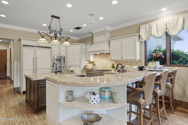 82 Queens Garden Drive, Thousand Oaks CA: https://media.crmls.org/mediaz/3ec1ba11-3e48-4974-a2a4-f2e7a2270f2b.jpg