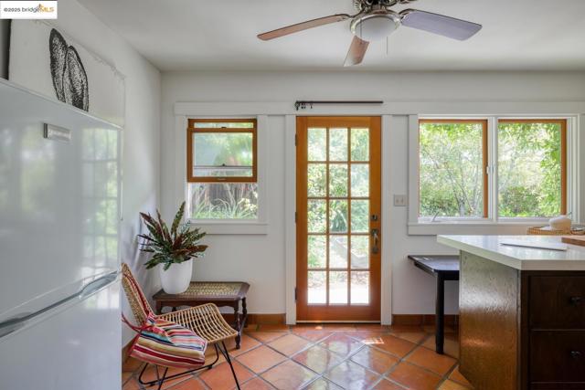 2901 Monticello AVE, Oakland CA: https://media.crmls.org/mediaz/3ec24bdb-700e-44e7-8183-e5e73964ba69.jpg