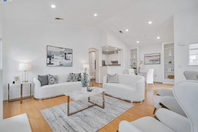 5786 Belleza Dr, Pleasanton CA: https://media.crmls.org/mediaz/3ec265da-b951-4610-a72e-51aed54ceafe.jpg