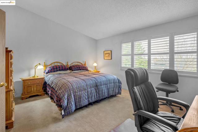 363 Limerick Way, Vacaville CA: https://media.crmls.org/mediaz/3ec26641-b618-4b32-b5f9-a6c80cdc0d2d.jpg