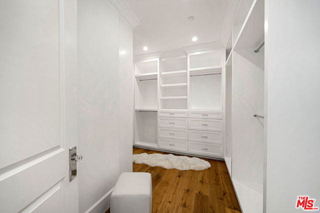 813 N Spaulding Avenue, Los Angeles CA: https://media.crmls.org/mediaz/3ec2a477-6131-4bab-a6ee-ce74c6186aa3.jpg