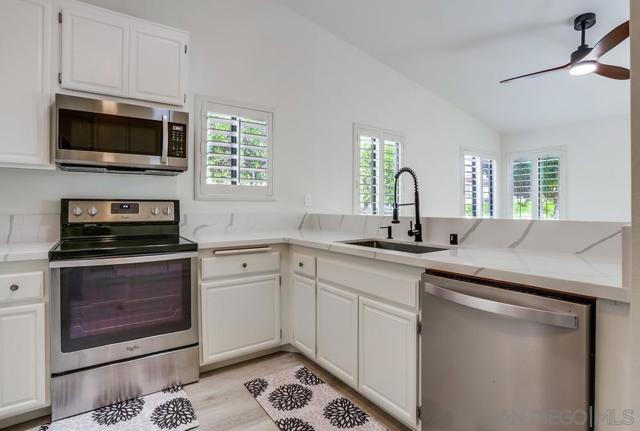 12894 Corte Arauco, San Diego CA: https://media.crmls.org/mediaz/3ec33f91-df3e-4442-a42f-5a6c8eb672c9.jpg
