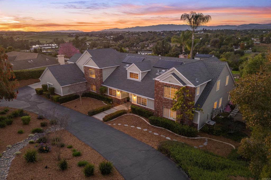 2404 Via Del Aquacate