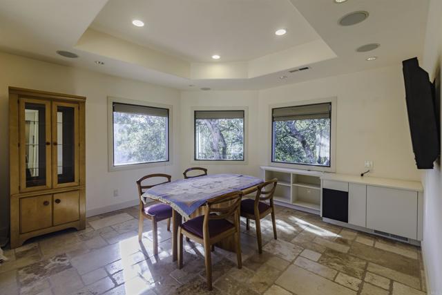 Detail Gallery Image 10 of 33 For 3540 Oak Pl, Carmel,  CA 93923 - 4 Beds | 3 Baths