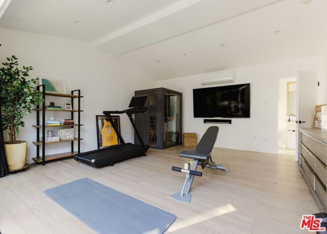 Image 32 of 41 For 408 Westbourne Drive