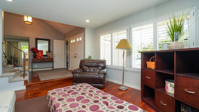718 Pamela Wood Street, Thousand Oaks CA: https://media.crmls.org/mediaz/3ec400ef-df4d-4863-a630-87883bc241c1.jpg