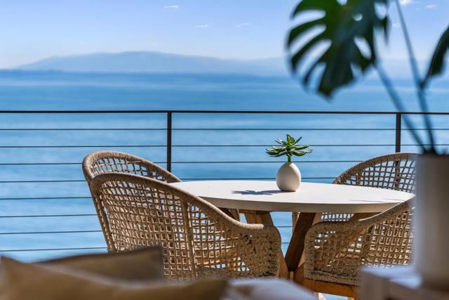 108 Grove Lane, Capitola CA: https://media.crmls.org/mediaz/3ec41c4a-1230-4270-ae24-5a8cce89f6fe.jpg