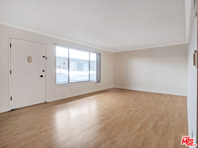 440 Raymond Avenue, Santa Monica CA: https://media.crmls.org/mediaz/3ec44ce6-c8d0-49d4-b72c-2b8ebbf6b5b8.jpg