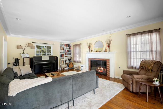Detail Gallery Image 9 of 45 For 2175 Las Lunas St, Pasadena,  CA  - 3 Beds | 2 Baths