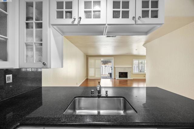 34 Chimney Rock, Oakland CA: https://media.crmls.org/mediaz/3ec47b2f-4d82-4937-ad1d-cafdd892c176.jpg