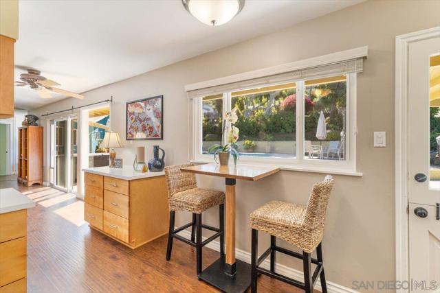 1131 Vale Terrace Dr, Vista CA: https://media.crmls.org/mediaz/3ec48fdc-8667-4ee6-ba2d-b8d565bd4f87.jpg