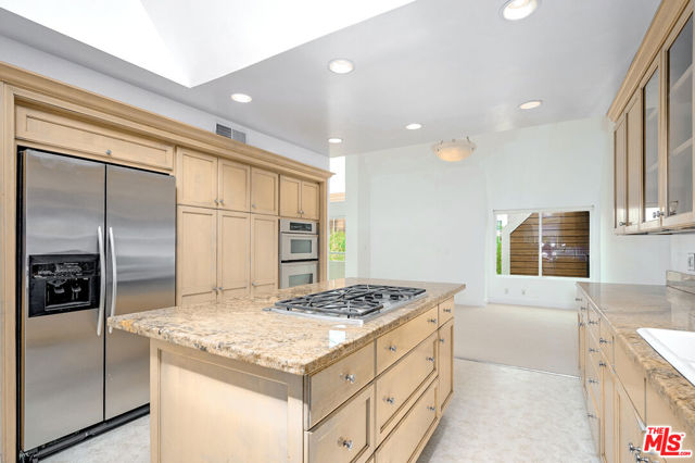 4250 Via Dolce, Marina del Rey CA: https://media.crmls.org/mediaz/3ec4f37a-d97b-4b80-be71-f6d8988c8efe.jpg