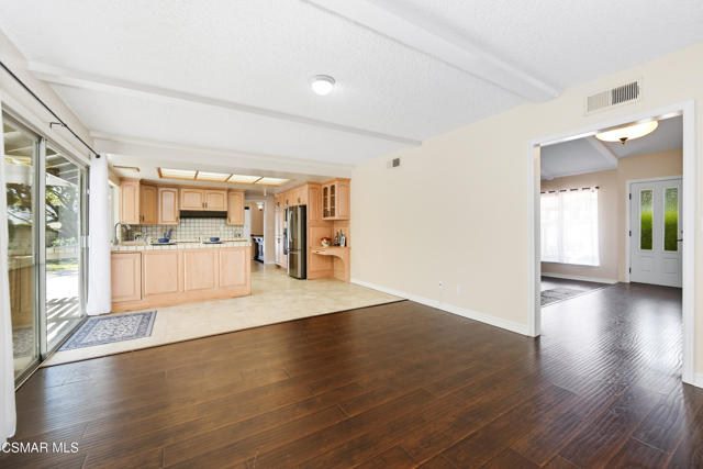 20027 Hiawatha Street, Chatsworth CA: https://media.crmls.org/mediaz/3ec5c08f-f9c3-4b9e-9eb8-056a72df9ead.jpg