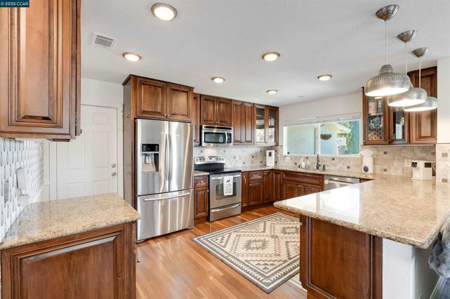 1349 Montana Dr, Concord CA: https://media.crmls.org/mediaz/3ec708d6-8663-4eec-bc2a-533538986b0d.jpg