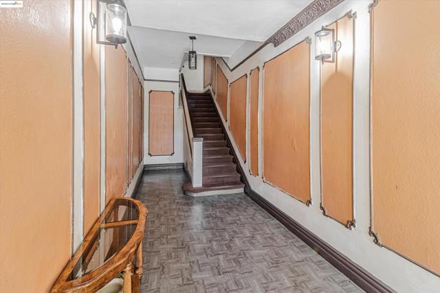263 ATHOL, Oakland CA: https://media.crmls.org/mediaz/3ec7187c-7117-475f-88ec-7387a15caa2e.jpg
