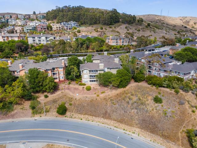 613 Swallowtail Court, Brisbane CA: https://media.crmls.org/mediaz/3ec75bc0-fca1-48ca-a1e7-b352a356ee62.jpg