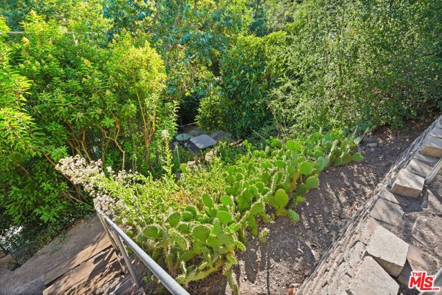 860 Old Topanga Canyon Road, Topanga CA: https://media.crmls.org/mediaz/3ec78351-5fe9-440f-ad7e-2fa149c5f047.jpg