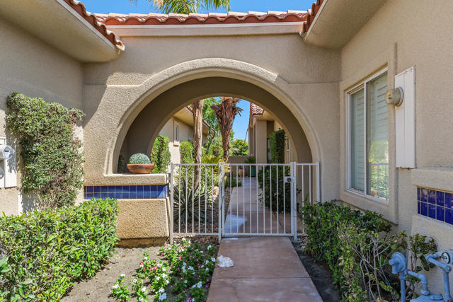 99 Kavenish Drive, Rancho Mirage CA: https://media.crmls.org/mediaz/3ec79a60-1551-4ff8-b47d-389d44deb6e0.jpg