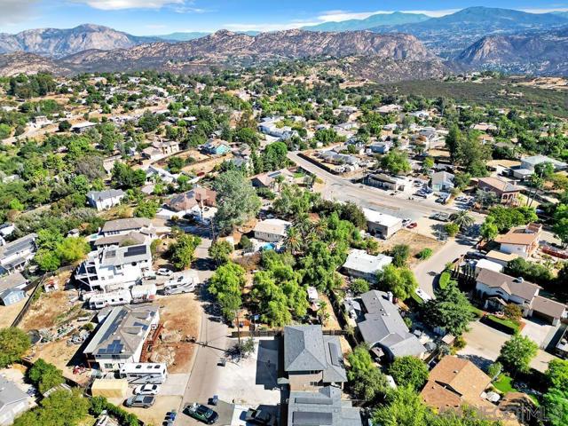 130 Scenic Dr, El Cajon CA: https://media.crmls.org/mediaz/3ec7af77-43cb-4bae-899f-fd82c360c135.jpg