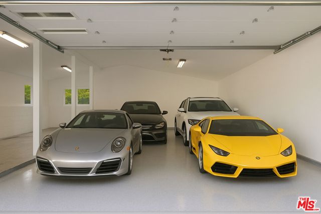 9425 Gierson Avenue, Chatsworth CA: https://media.crmls.org/mediaz/3ec7b5fa-b650-4907-a718-d14a12a58e15.jpg