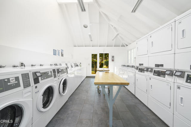 4925 Indian Wood Road, Culver City CA: https://media.crmls.org/mediaz/3ec7bfa3-0abb-472e-984f-8e39385f68a5.jpg