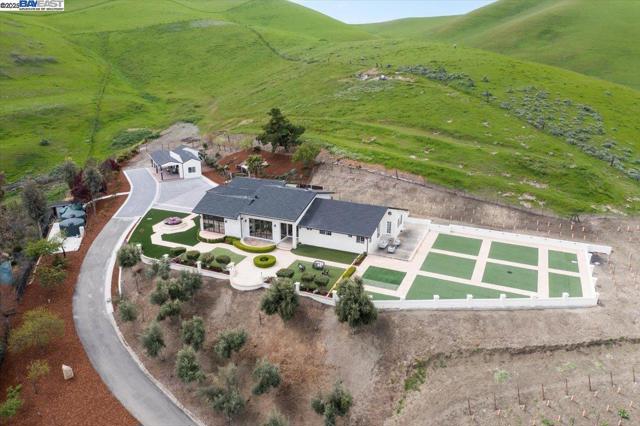 5388 Doolan Rd, Livermore CA: https://media.crmls.org/mediaz/3ec7d371-efa4-43db-88b8-835ce2443d79.jpg