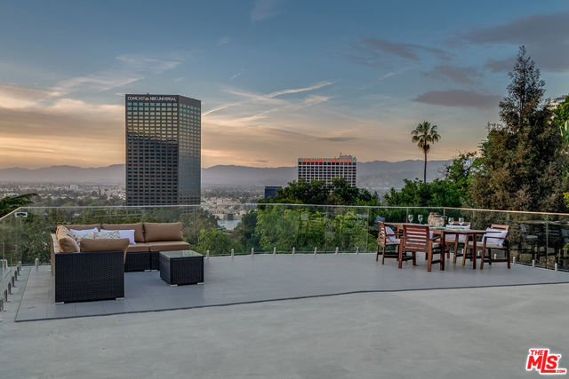 3701 Multiview Drive, Los Angeles CA: https://media.crmls.org/mediaz/3ec81d63-03d4-4afa-815c-46890ad9a851.jpg