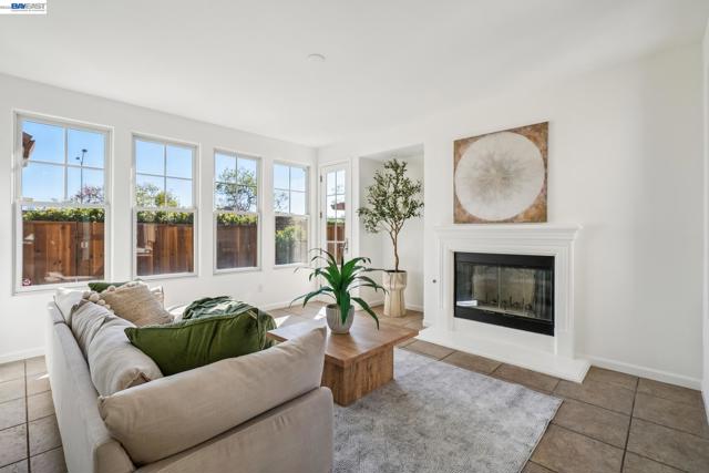 220 Hollister Avenue, Alameda CA: https://media.crmls.org/mediaz/3ec8ad20-f13d-4528-b956-efbcc2b176be.jpg