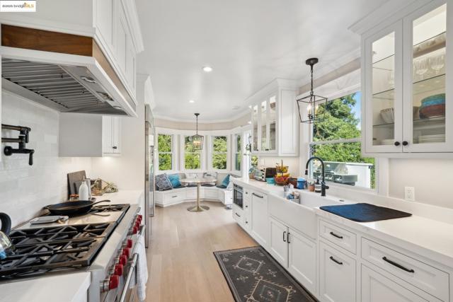 946 Alma Pl, Oakland CA: https://media.crmls.org/mediaz/3ec8b235-8e06-4465-a5a6-2808c7baa660.jpg