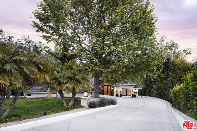 28902 Verde Mesa Lane, Malibu CA: https://media.crmls.org/mediaz/3ec90be7-4b08-4d44-b56c-e67cf021e294.jpg