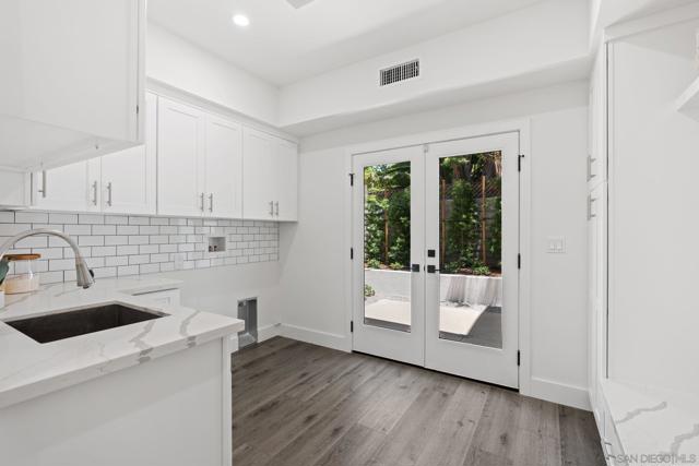1384 Cynthia Ln, Carlsbad CA: https://media.crmls.org/mediaz/3eca324f-556b-4075-a7bc-5a835dc412d7.jpg