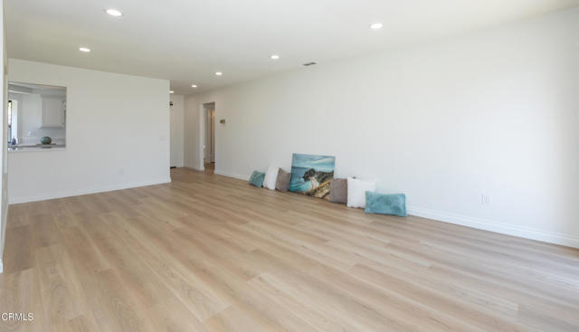 Detail Gallery Image 11 of 28 For 838 Sandberg Ln, Ventura,  CA 93003 - 2 Beds | 2 Baths